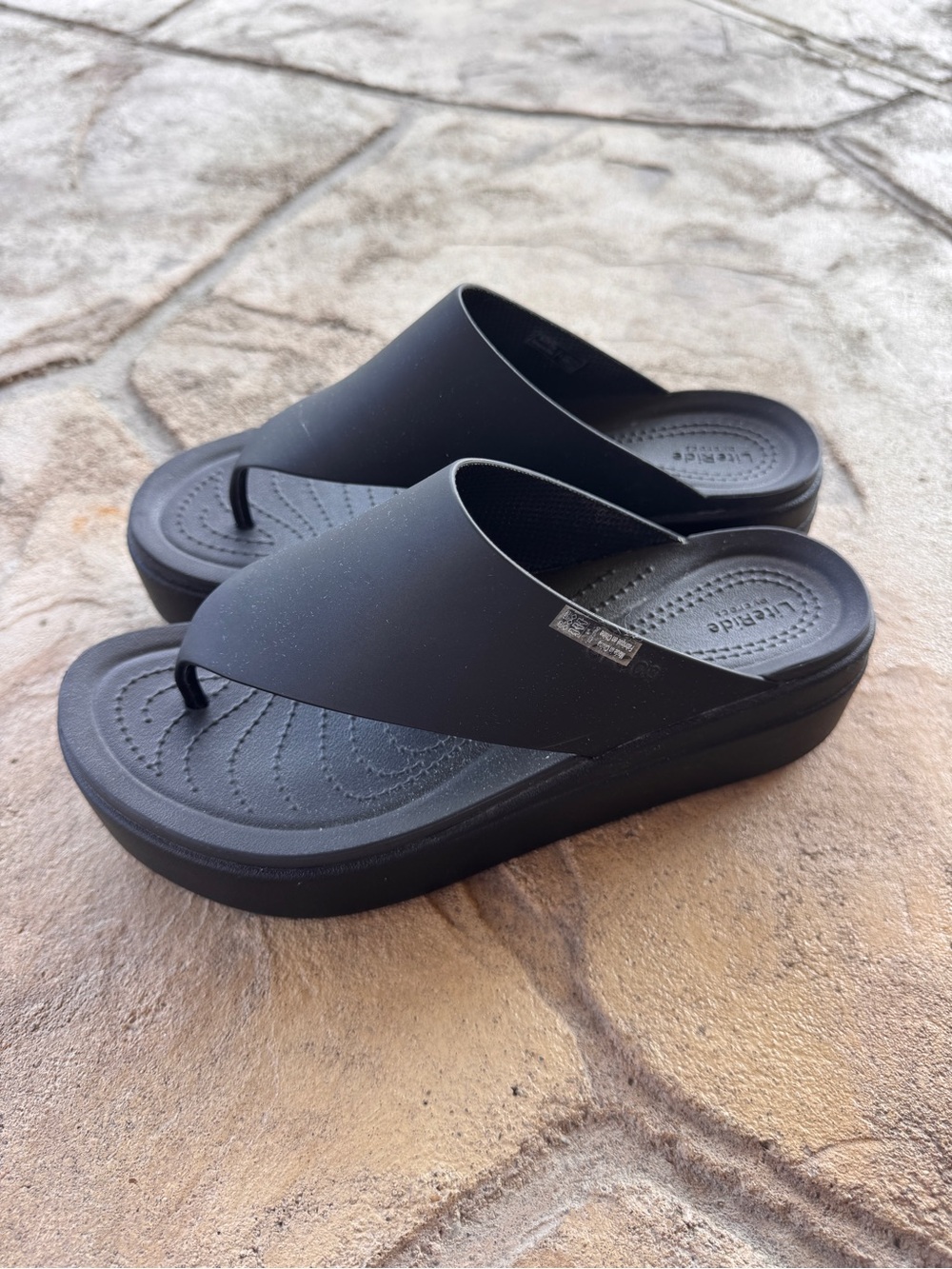 Crocs Brooklyn Flip Low Wedge Platform Sandals Black Women’s Size 8 - Picture 2 of 10